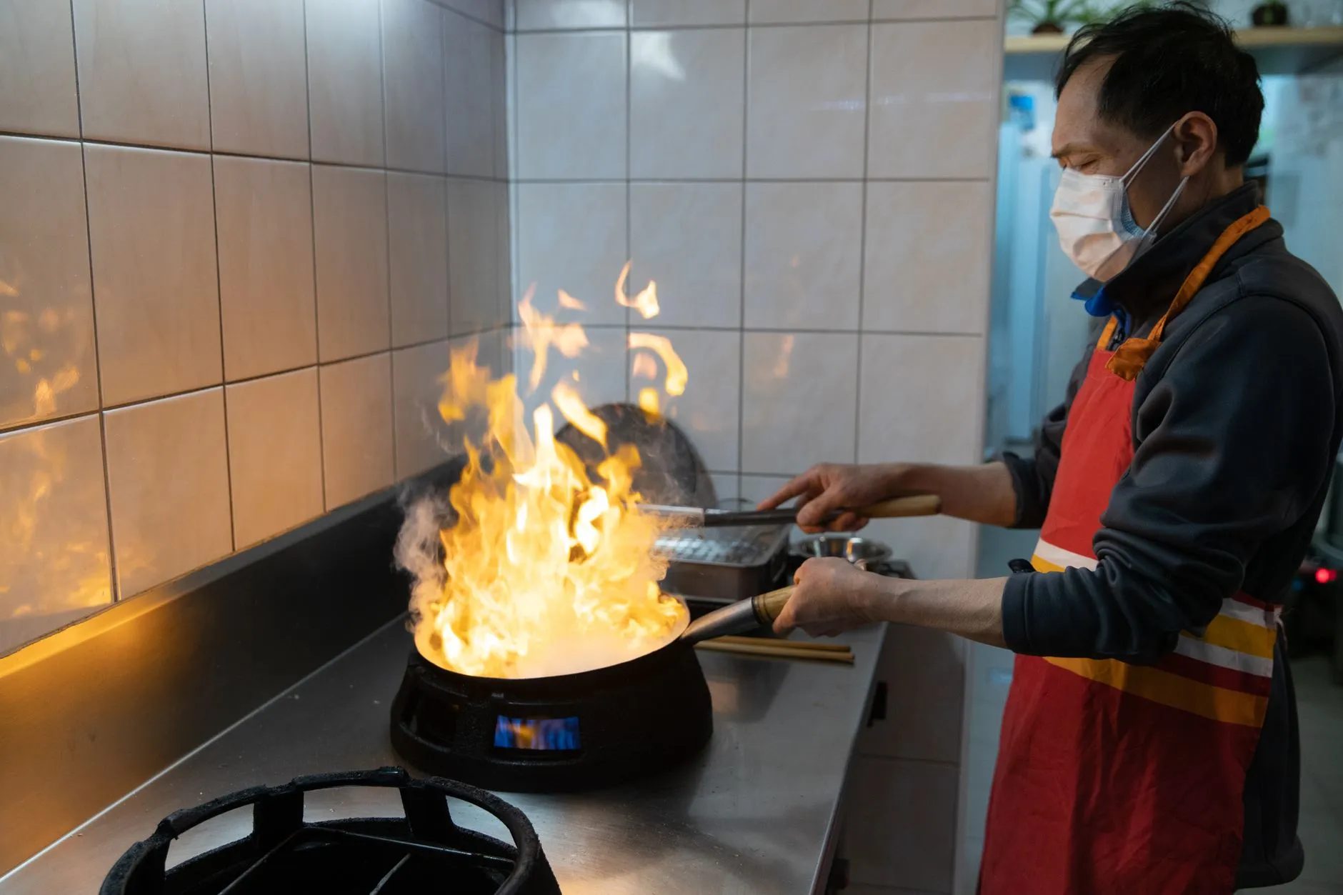 从品牌定位到门店扩张:餐饮连锁加盟全流程策划方案解析